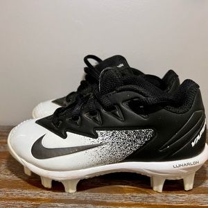 Nine Kids baseball size 11 shoes in Excellent Used Condition.